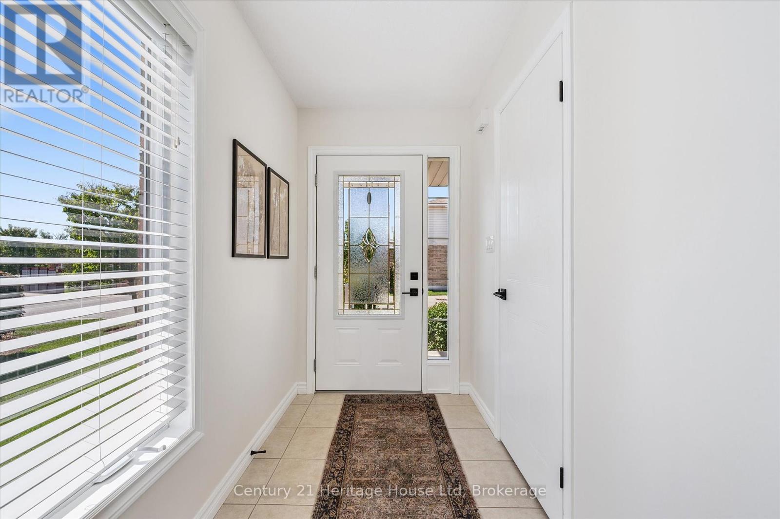Photo 5 of 7 20 Shackleton Drive, Guelph ON