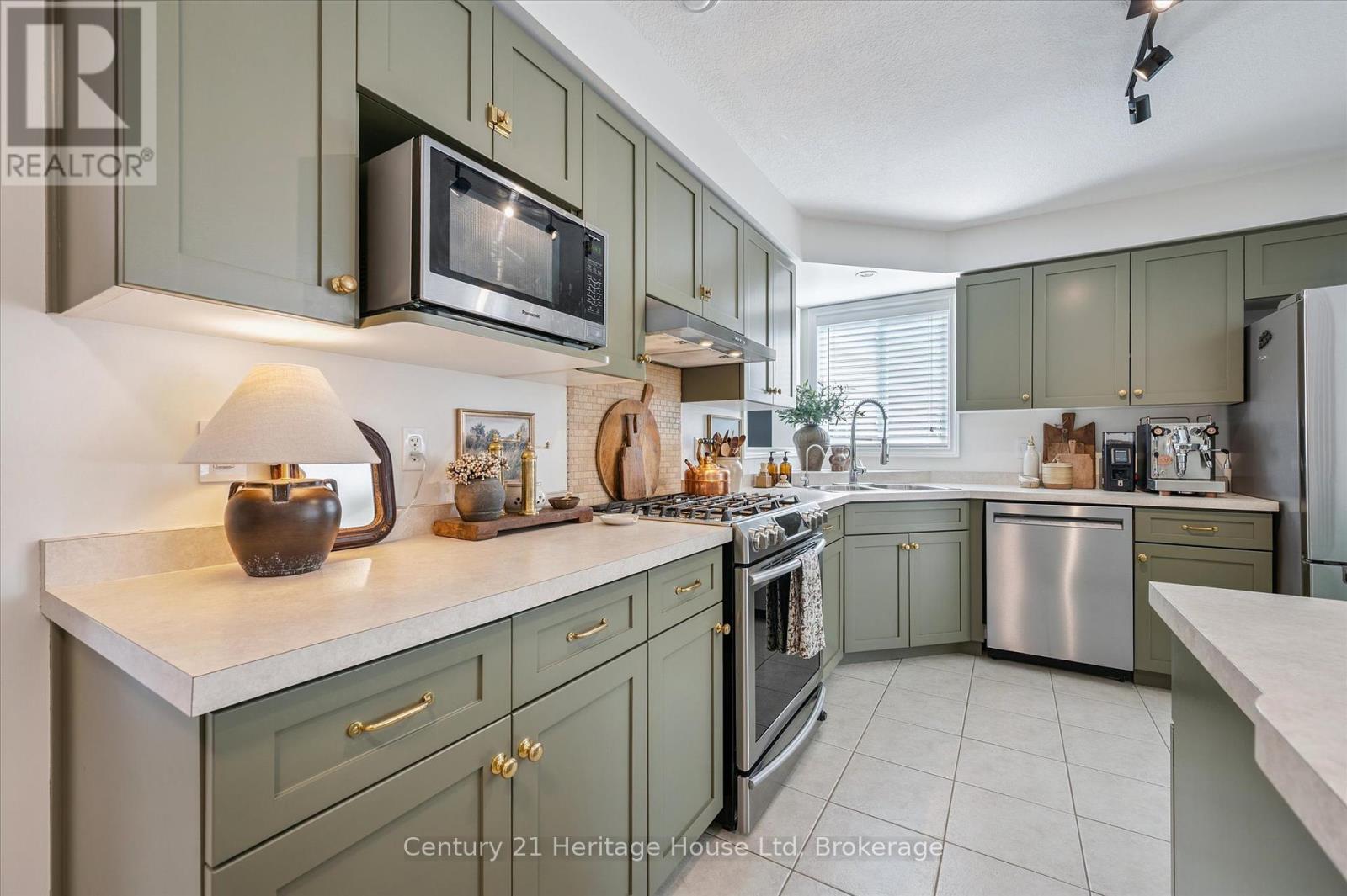 Photo 8 of 7 20 Shackleton Drive, Guelph ON