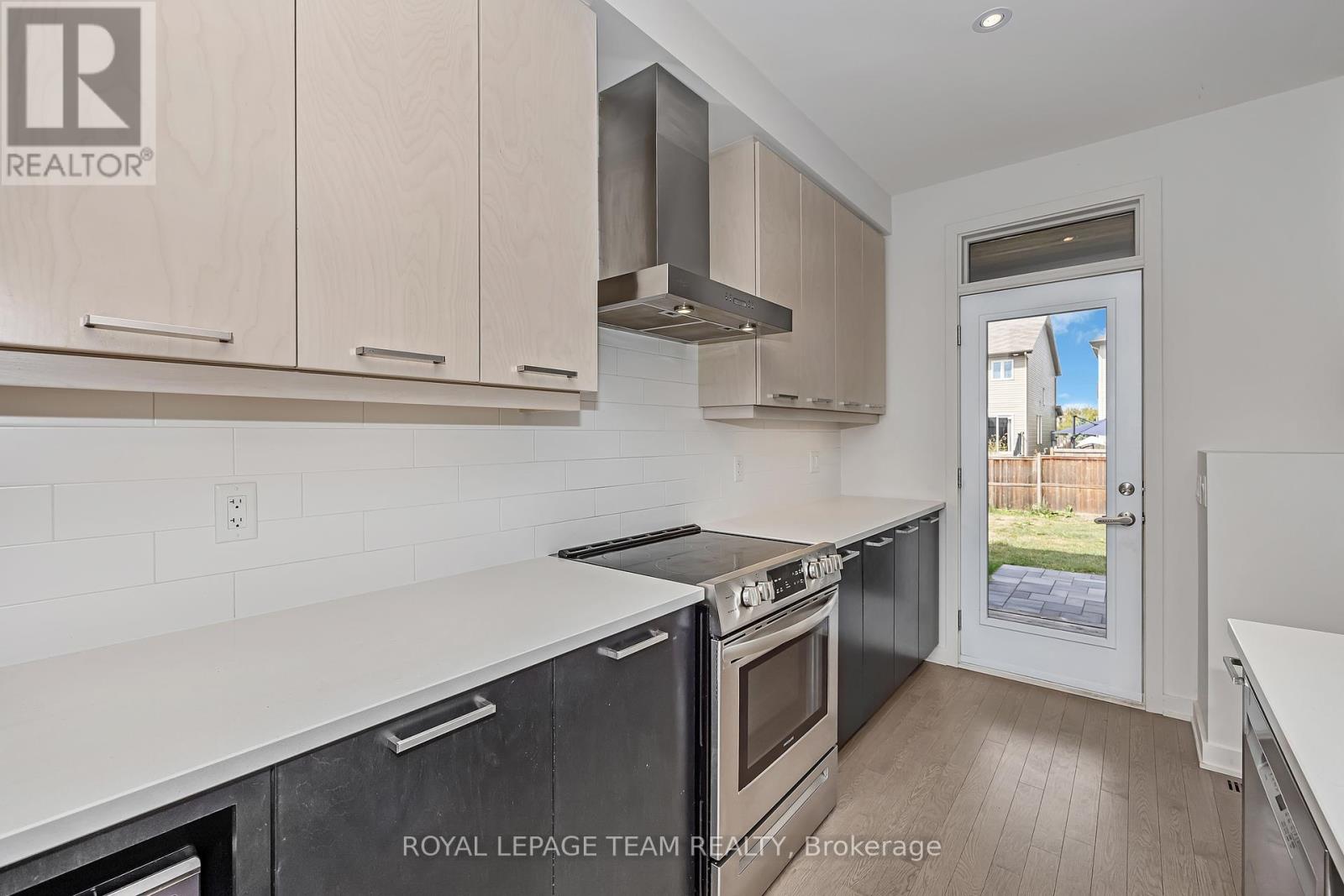 Photo 17 of 522 Borbridge Avenue, Ottawa ON