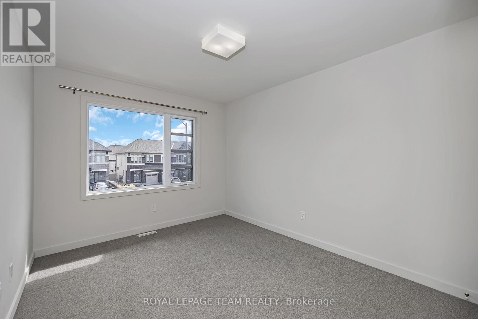 Photo 28 of 522 Borbridge Avenue, Ottawa ON