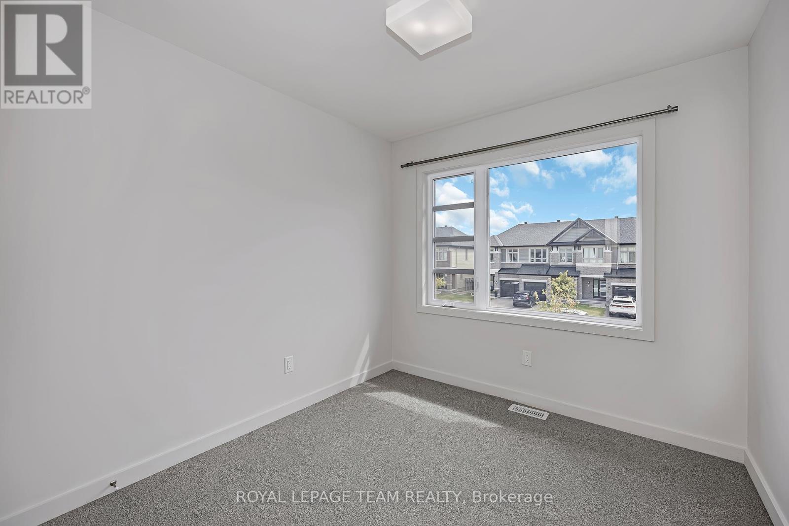 Photo 30 of 522 Borbridge Avenue, Ottawa ON