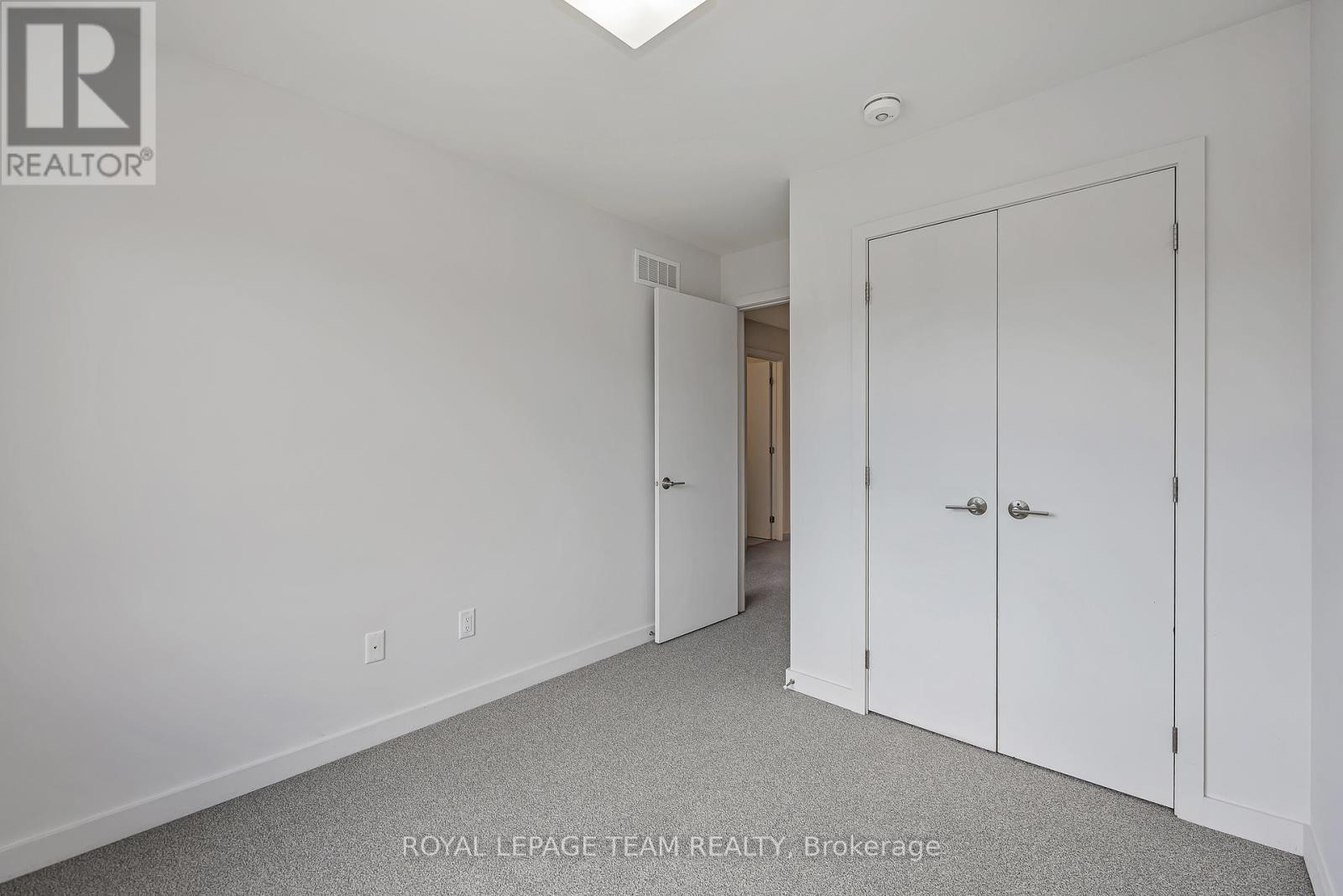 Photo 31 of 522 Borbridge Avenue, Ottawa ON