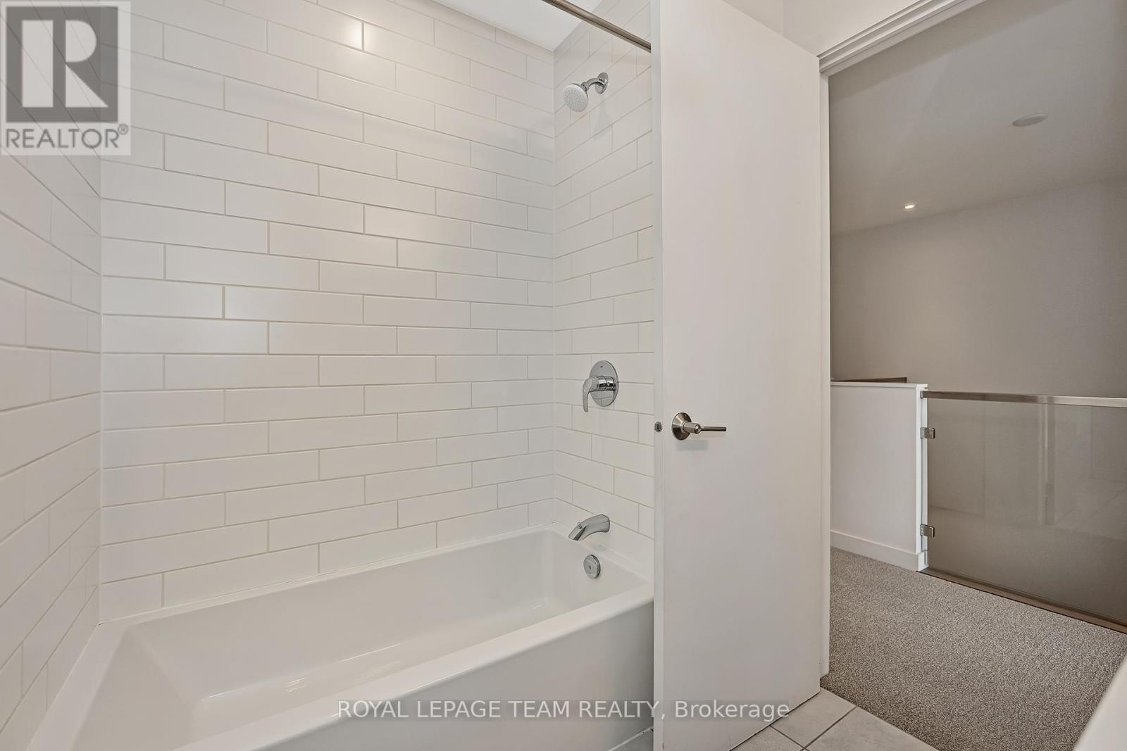 Photo 33 of 522 Borbridge Avenue, Ottawa ON