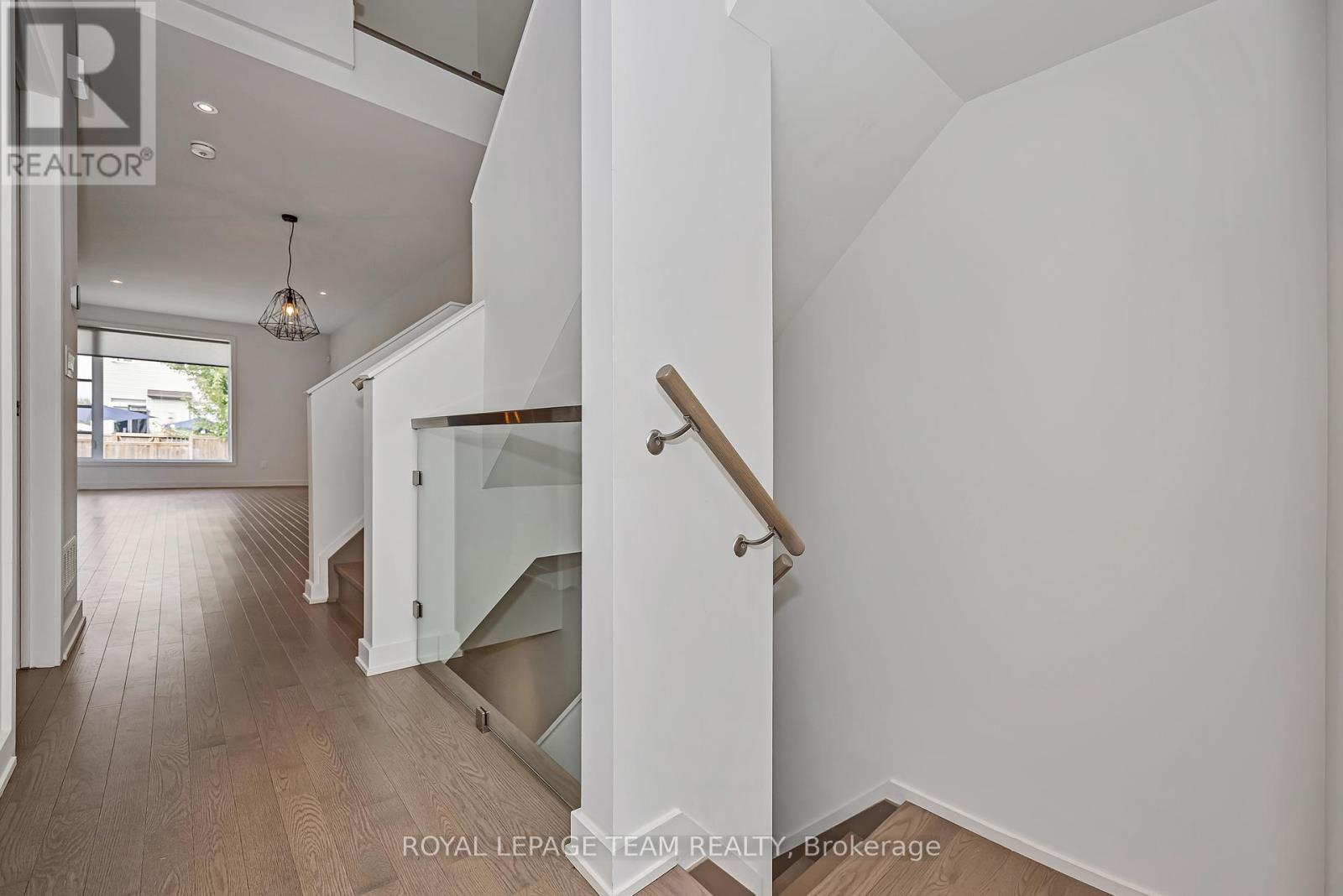 Photo 35 of 522 Borbridge Avenue, Ottawa ON