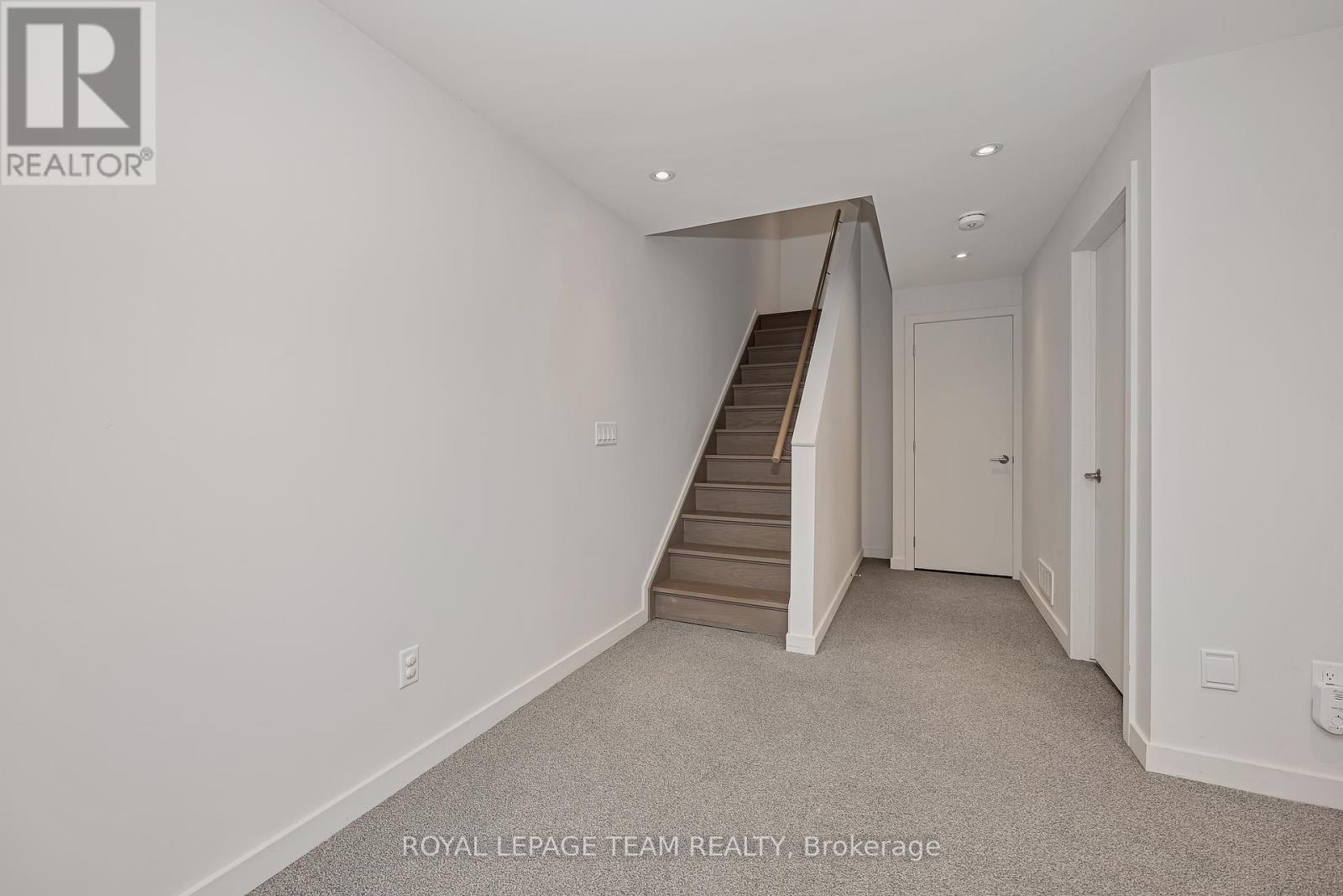 Photo 36 of 522 Borbridge Avenue, Ottawa ON
