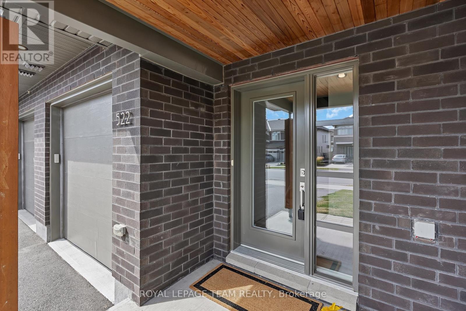 Photo 4 of 522 Borbridge Avenue, Ottawa ON