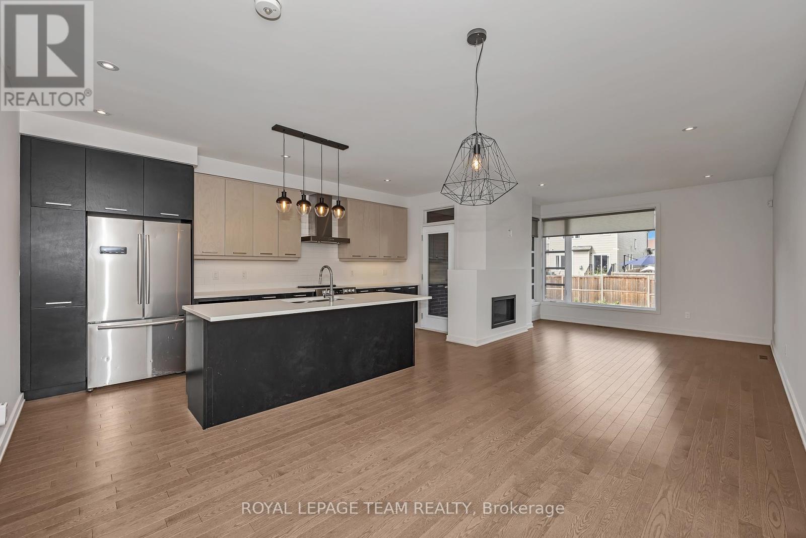 Photo 8 of 522 Borbridge Avenue, Ottawa ON