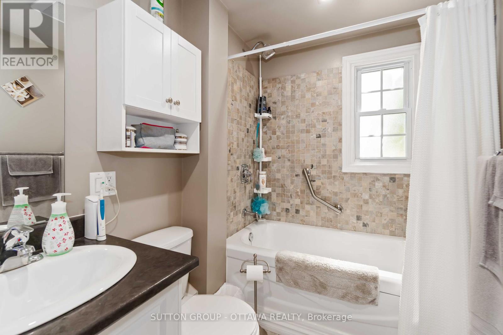Photo 16 of 20 Roosevelt Drive, Smiths Falls ON