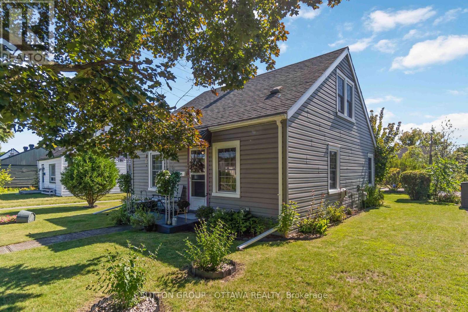 Photo 3 of 20 Roosevelt Drive, Smiths Falls ON
