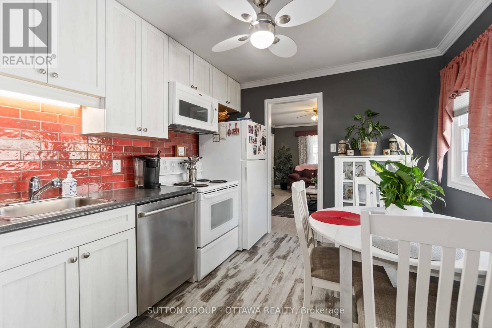 Photo 5 of 20 Roosevelt Drive, Smiths Falls ON