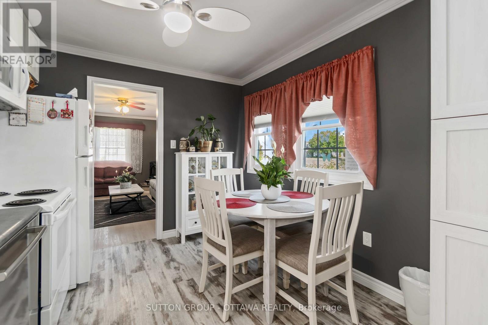 Photo 6 of 20 Roosevelt Drive, Smiths Falls ON