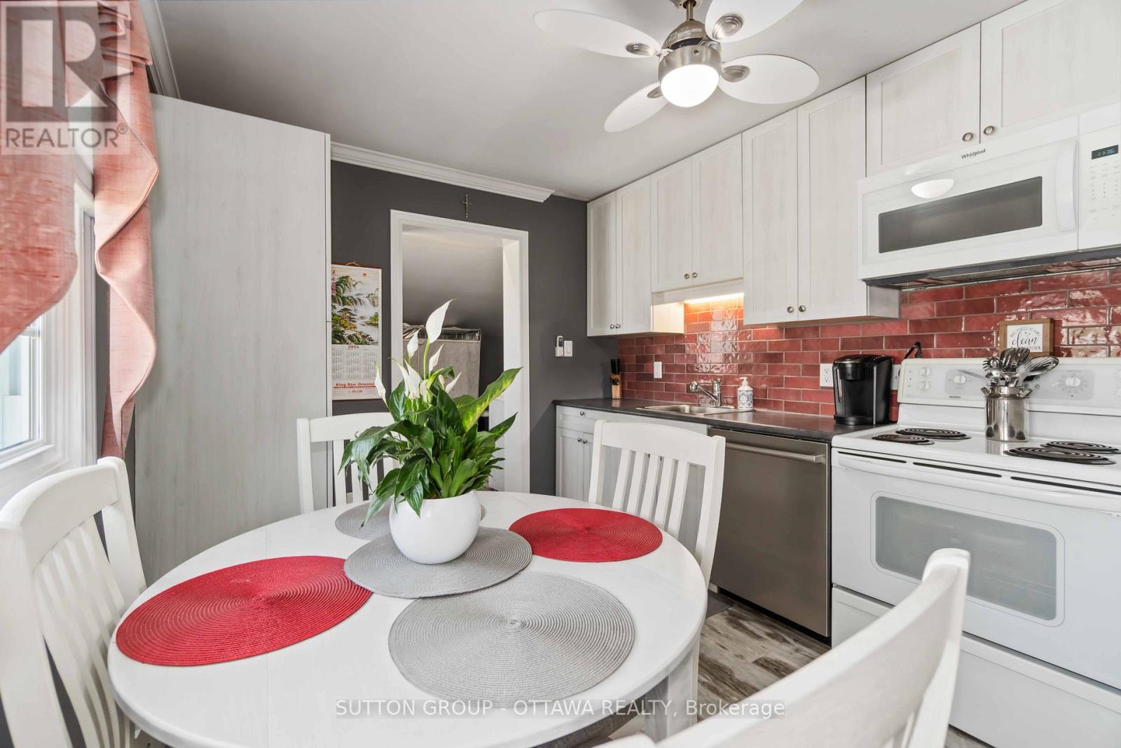 Photo 7 of 20 Roosevelt Drive, Smiths Falls ON