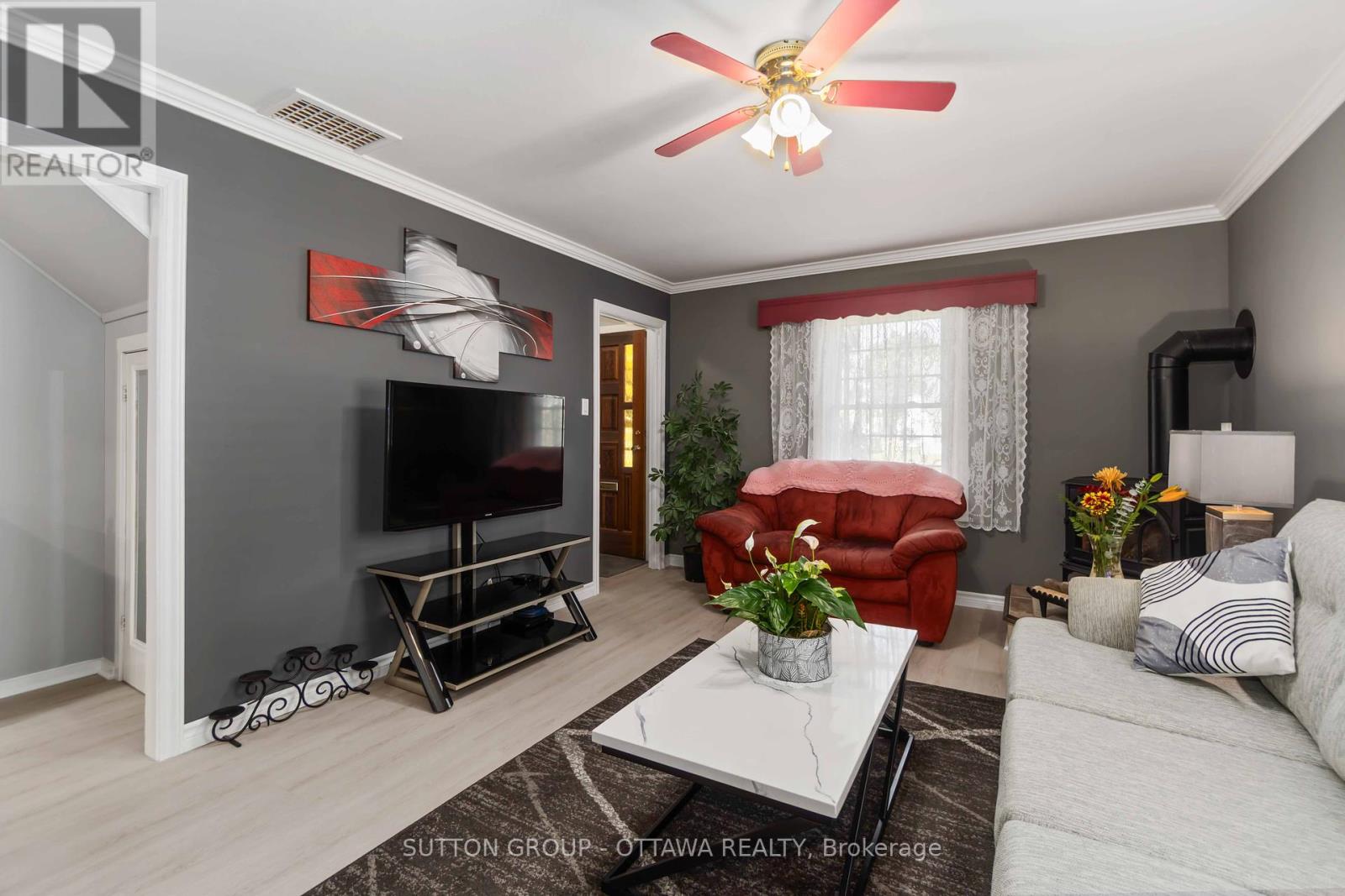 Photo 8 of 20 Roosevelt Drive, Smiths Falls ON