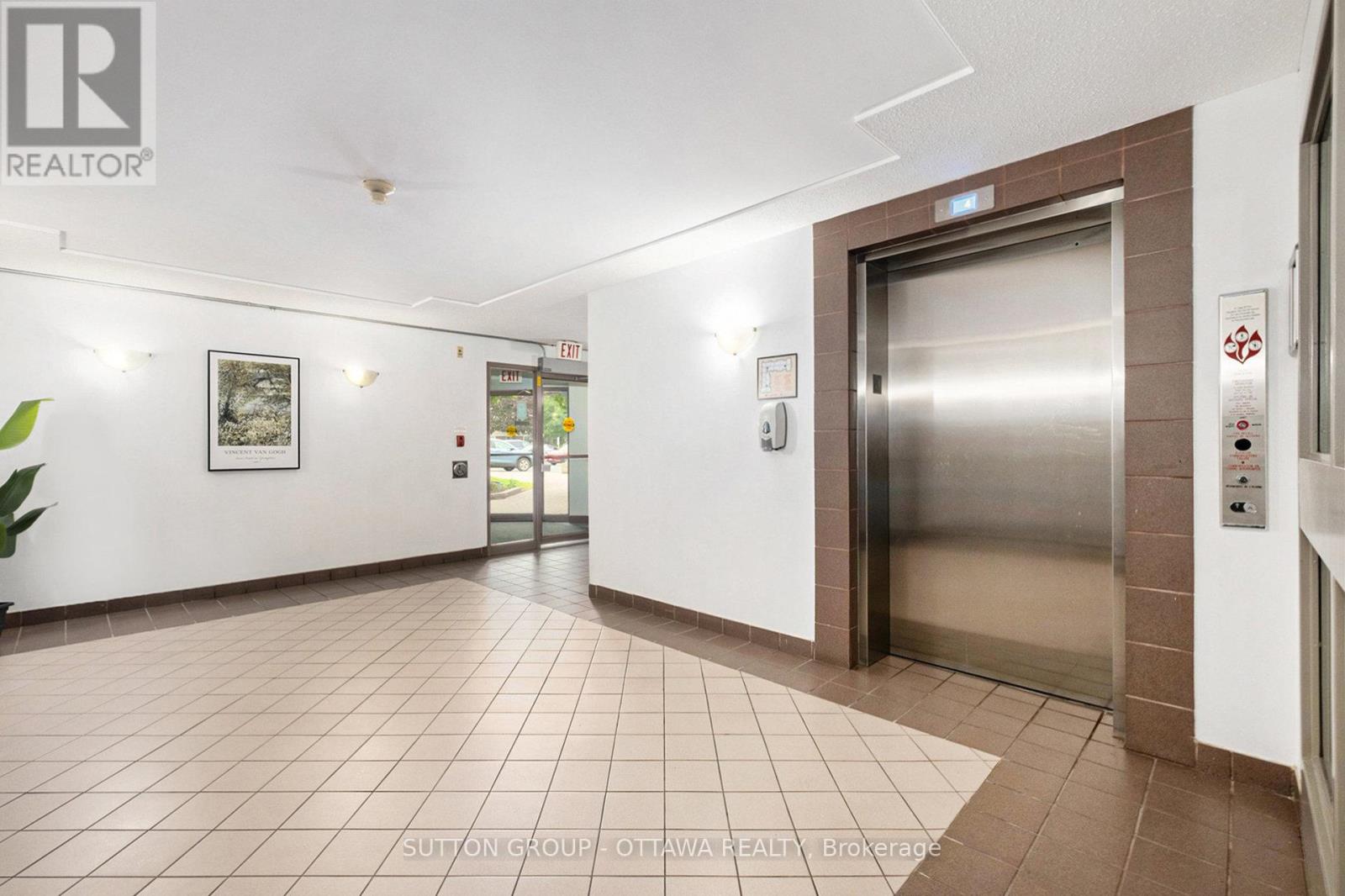 Lobby/Elevator