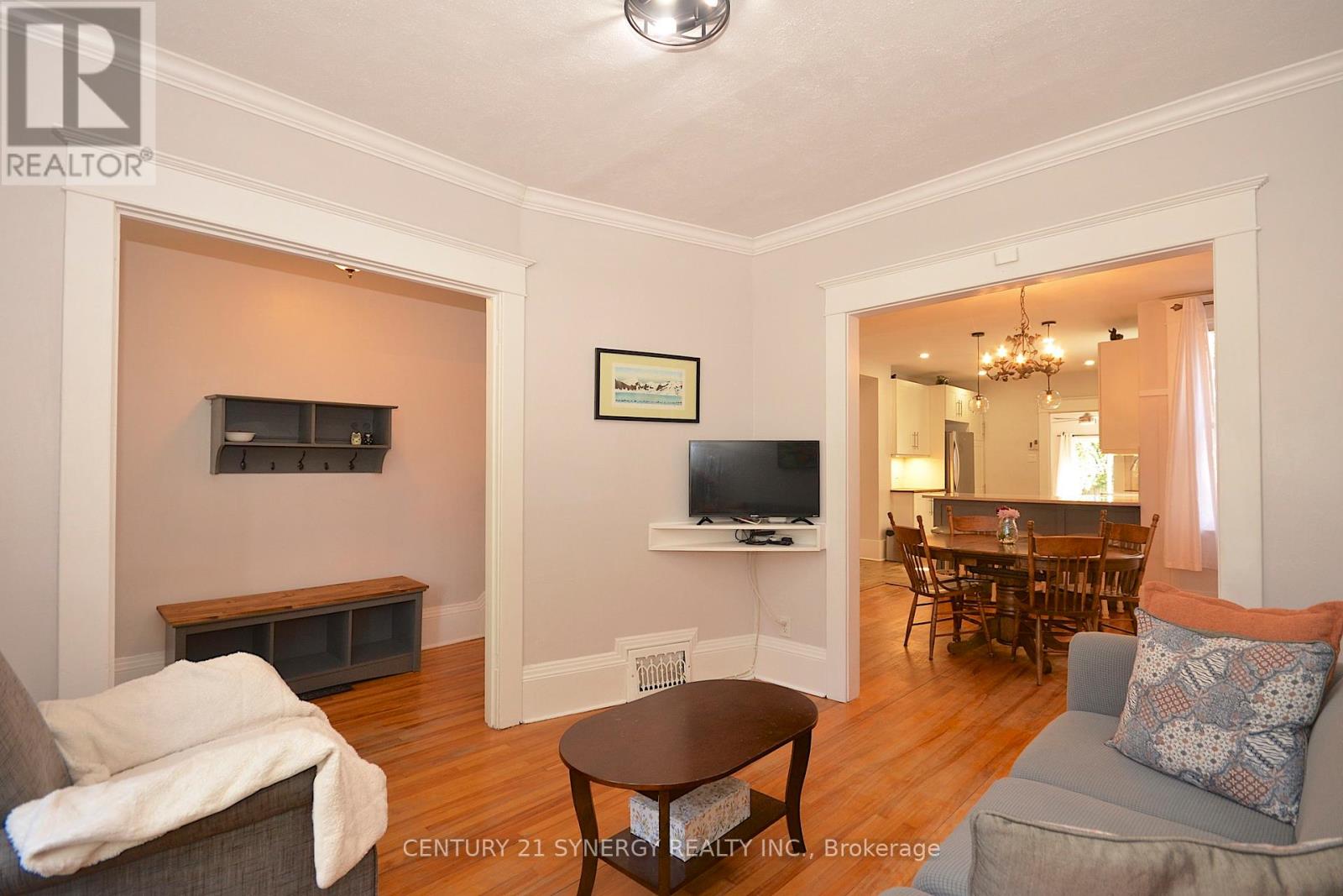 Photo 11 of 47 Roslyn Avenue, Ottawa ON