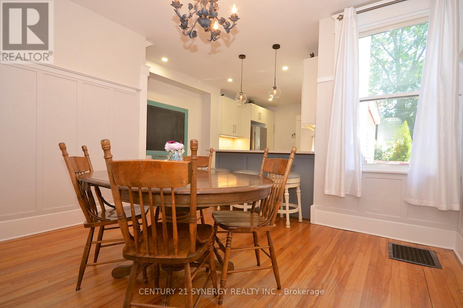 Photo 13 of 47 Roslyn Avenue, Ottawa ON