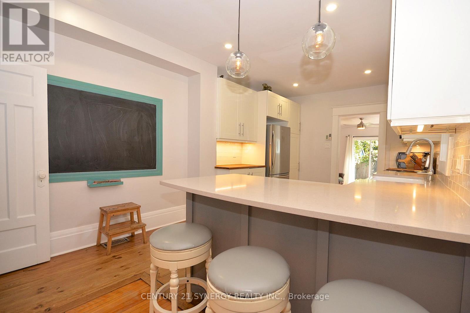 Photo 16 of 47 Roslyn Avenue, Ottawa ON