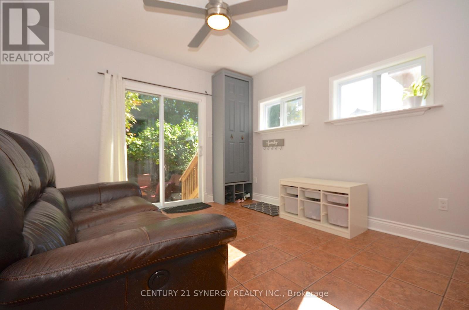 Photo 25 of 47 Roslyn Avenue, Ottawa ON