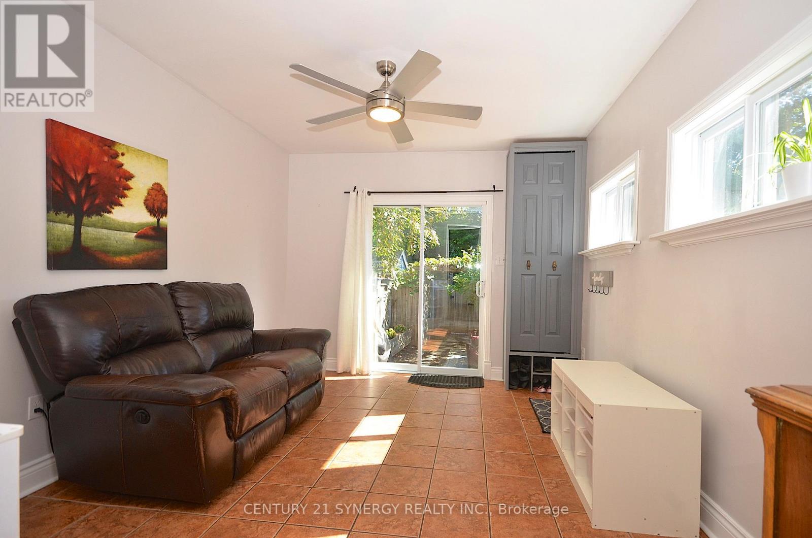 Photo 26 of 47 Roslyn Avenue, Ottawa ON