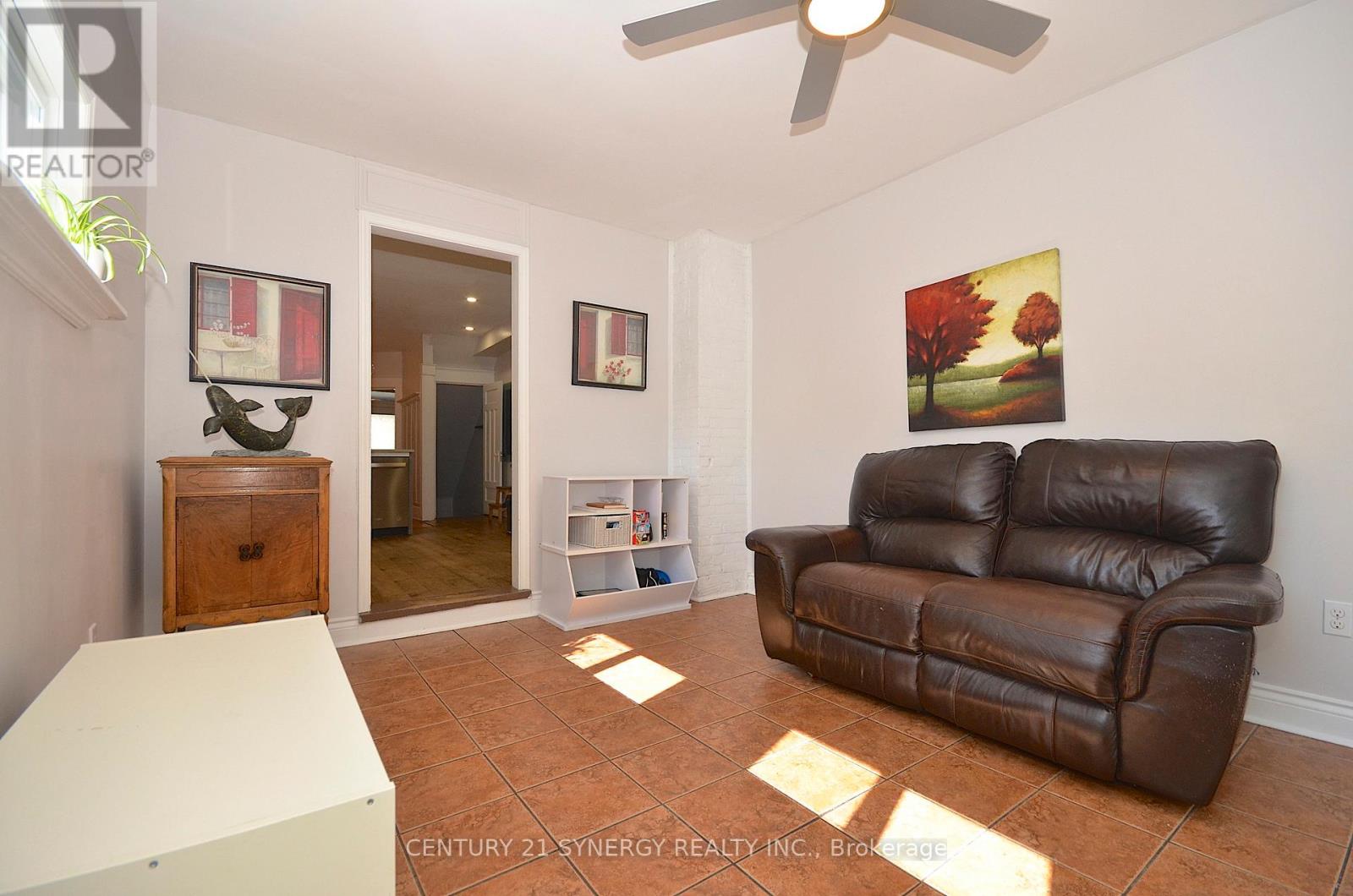 Photo 27 of 47 Roslyn Avenue, Ottawa ON