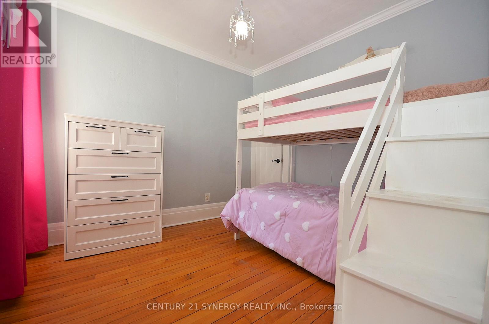 Photo 32 of 47 Roslyn Avenue, Ottawa ON