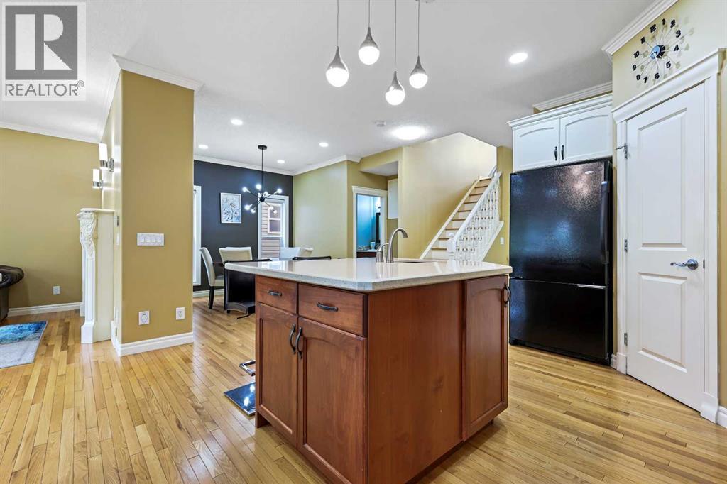 Photo 11 of 8025 Cougar Ridge Avenue Sw, Calgary AB
