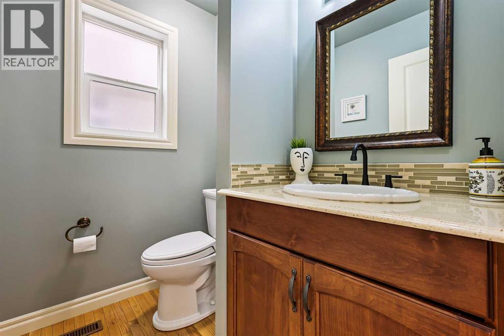 Photo 15 of 8025 Cougar Ridge Avenue Sw, Calgary AB