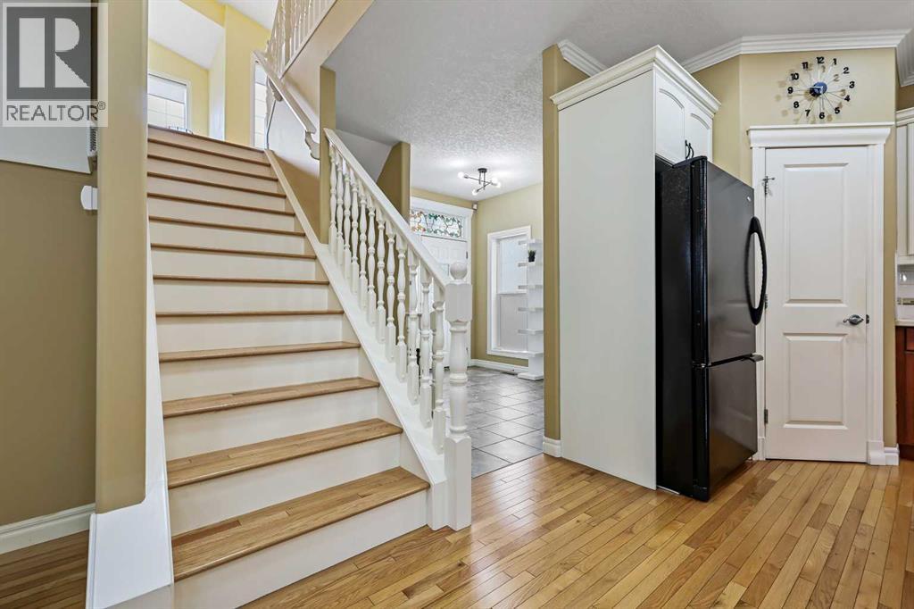 Photo 17 of 8025 Cougar Ridge Avenue Sw, Calgary AB