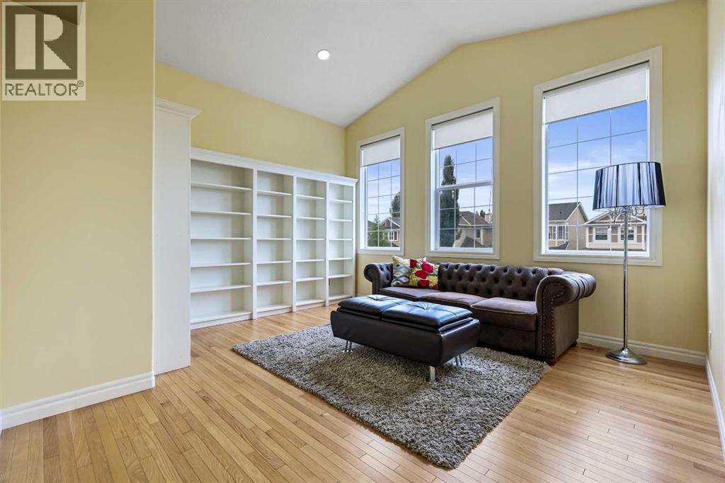 Photo 18 of 8025 Cougar Ridge Avenue Sw, Calgary AB