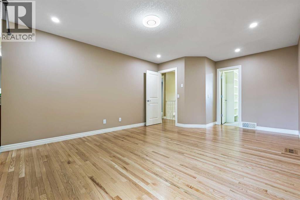 Photo 23 of 8025 Cougar Ridge Avenue Sw, Calgary AB