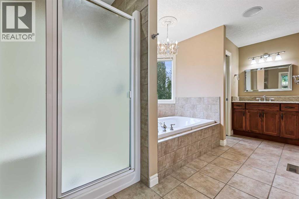 Photo 24 of 8025 Cougar Ridge Avenue Sw, Calgary AB