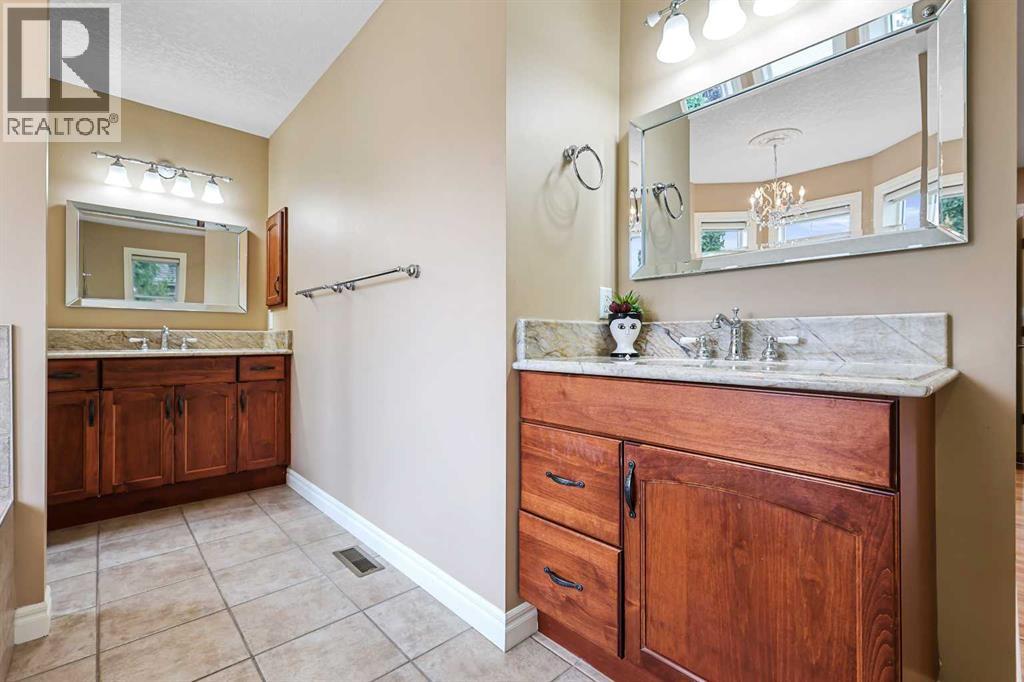 Photo 25 of 8025 Cougar Ridge Avenue Sw, Calgary AB