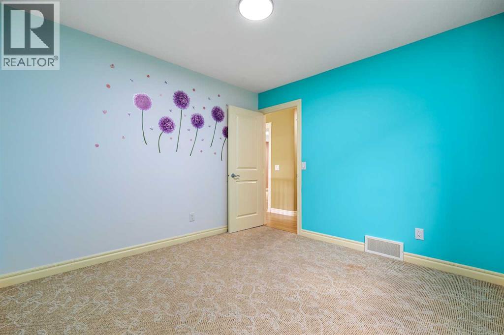 Photo 29 of 8025 Cougar Ridge Avenue Sw, Calgary AB