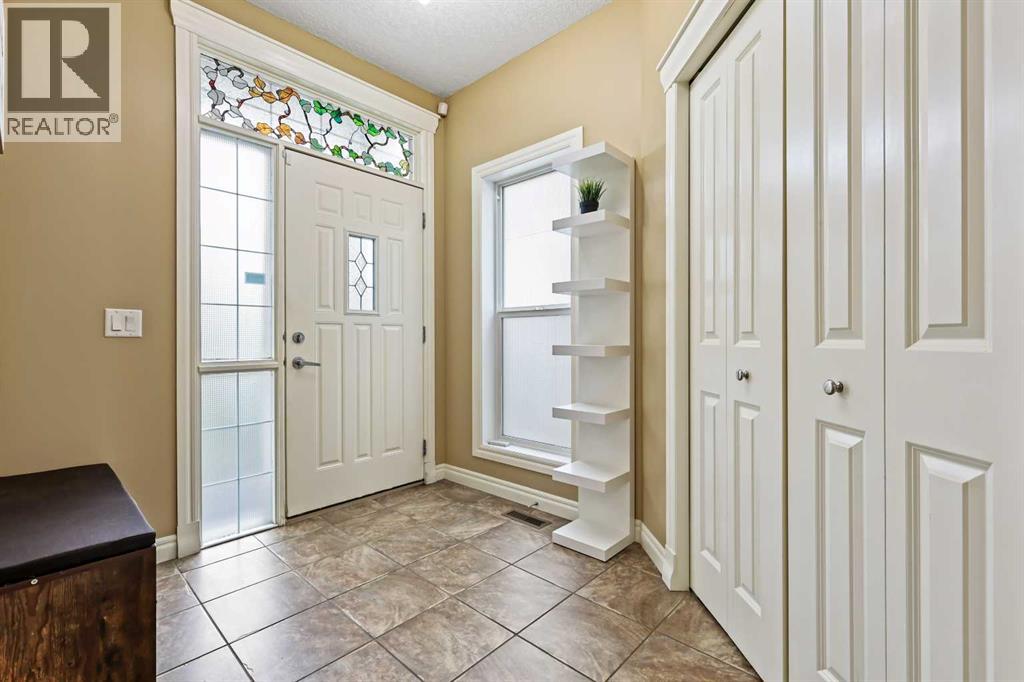 Photo 3 of 8025 Cougar Ridge Avenue Sw, Calgary AB