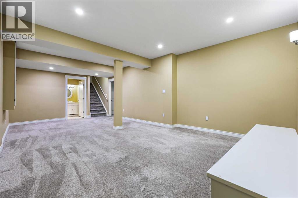 Photo 34 of 8025 Cougar Ridge Avenue Sw, Calgary AB