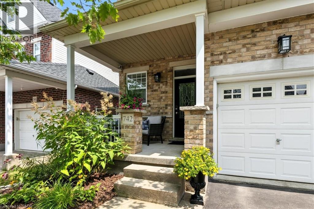 Photo 4 of 742 Lucerne Avenue, Waterloo ON