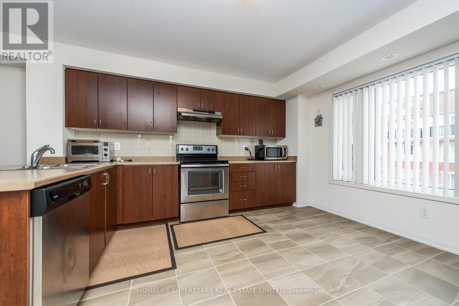 Photo 4 of 210 250 Sunny Meadow Boulevard, Brampton ON