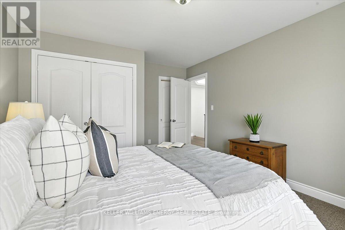 Photo 21 of 1762 Dufferin Street, Whitby ON