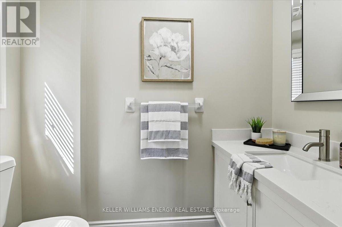 Photo 5 of 1762 Dufferin Street, Whitby ON