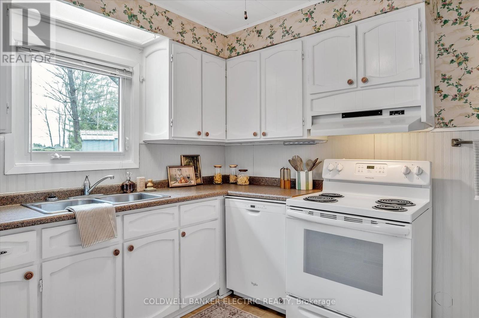 Photo 19 of 318 Fothergill Isle, Selwyn ON