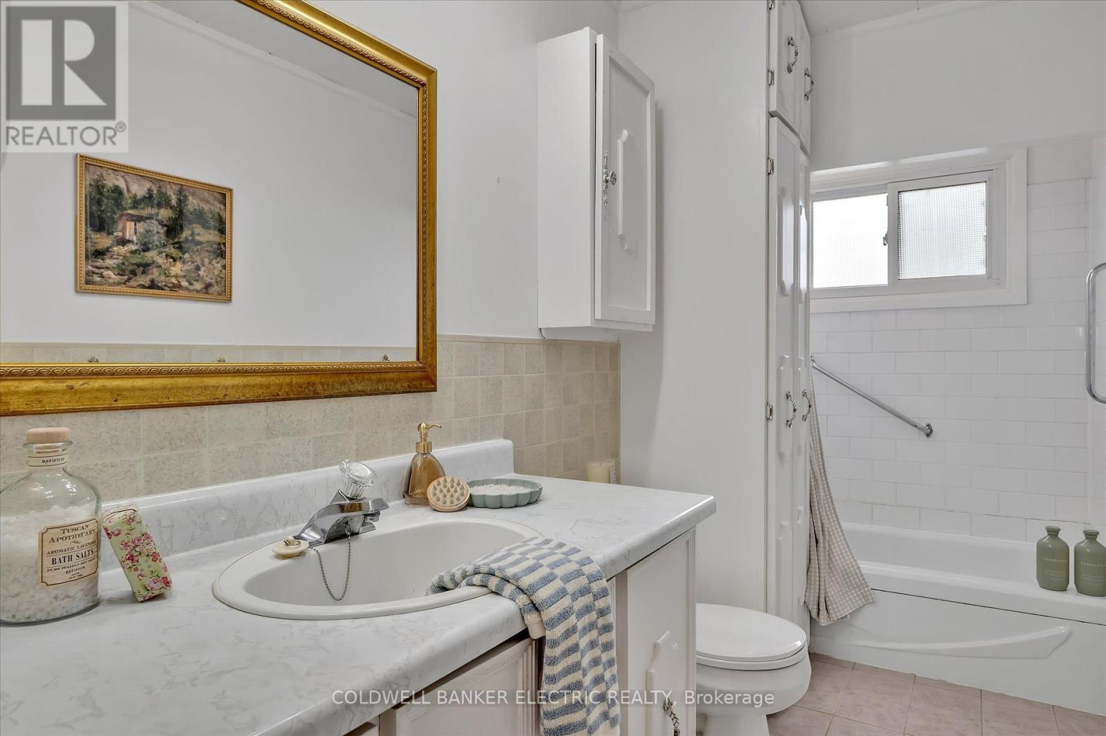 Photo 25 of 318 Fothergill Isle, Selwyn ON