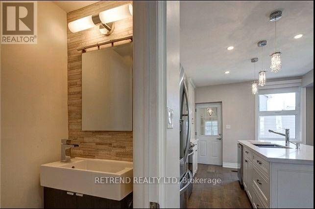 Photo 3 of Upper 892 Palmerston Avenue, Toronto ON
