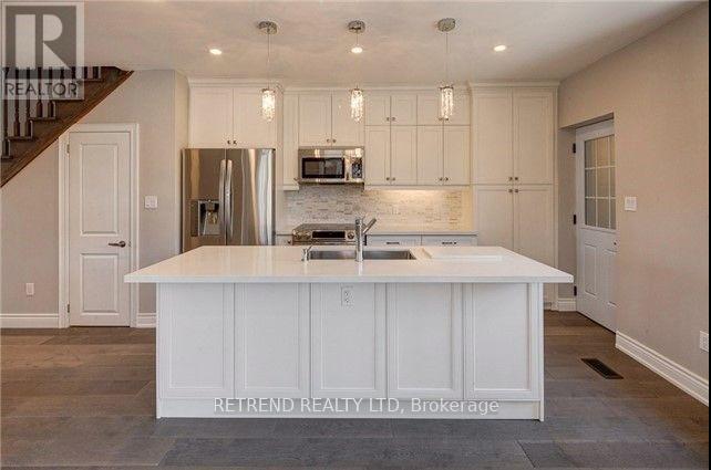 Photo 4 of Upper 892 Palmerston Avenue, Toronto ON