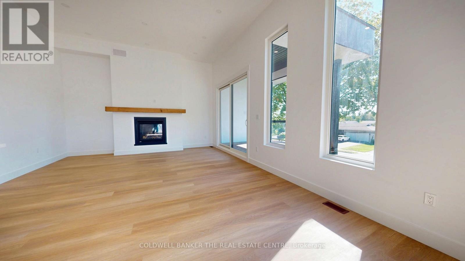 Photo 5 of 60 Gray Street, Severn ON