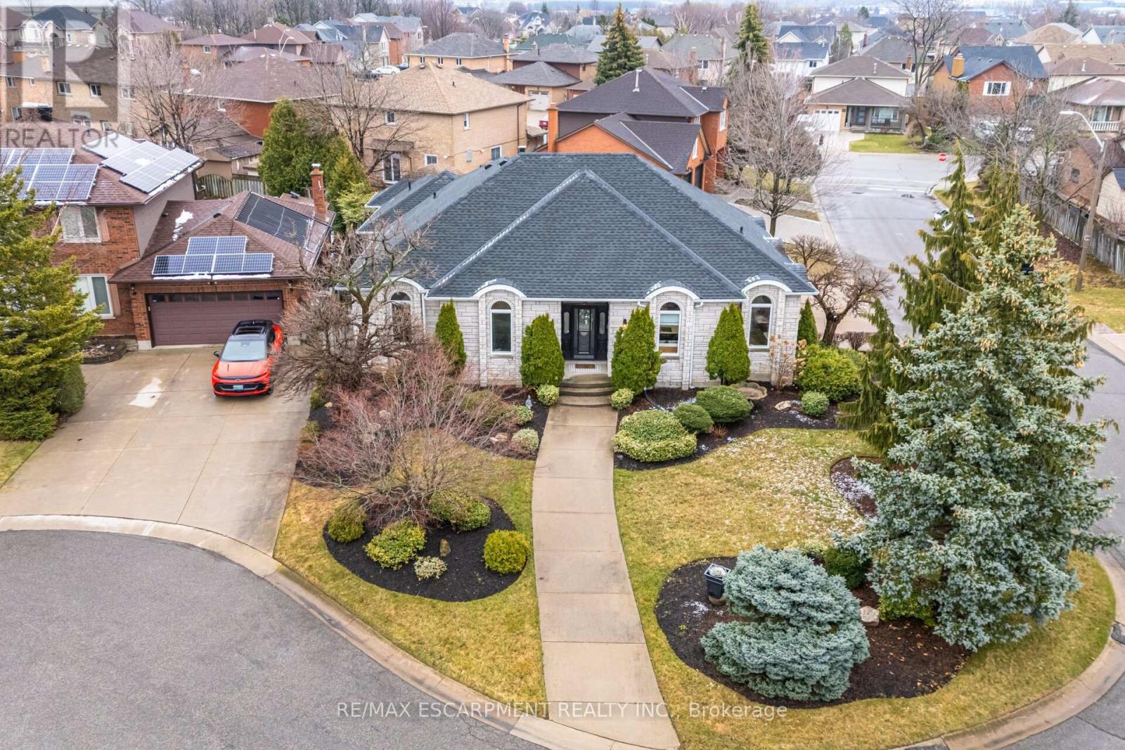 Photo 1 of 31 Ingrid Court, Hamilton ON