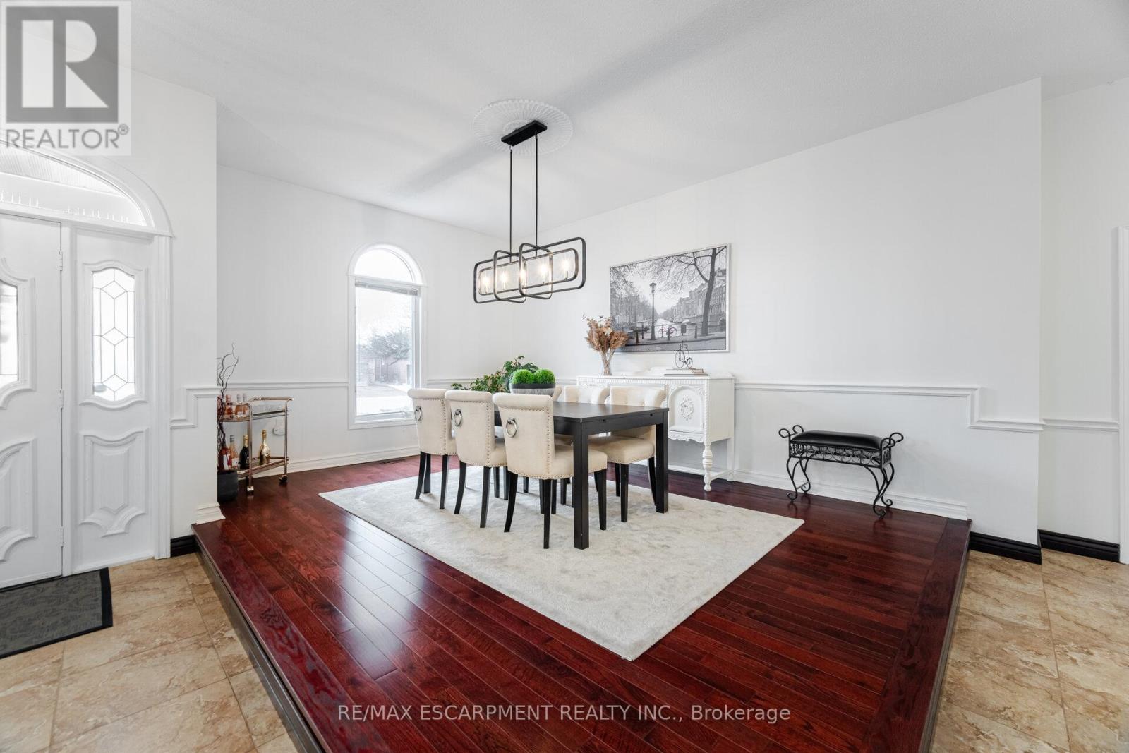 Photo 12 of 31 Ingrid Court, Hamilton ON