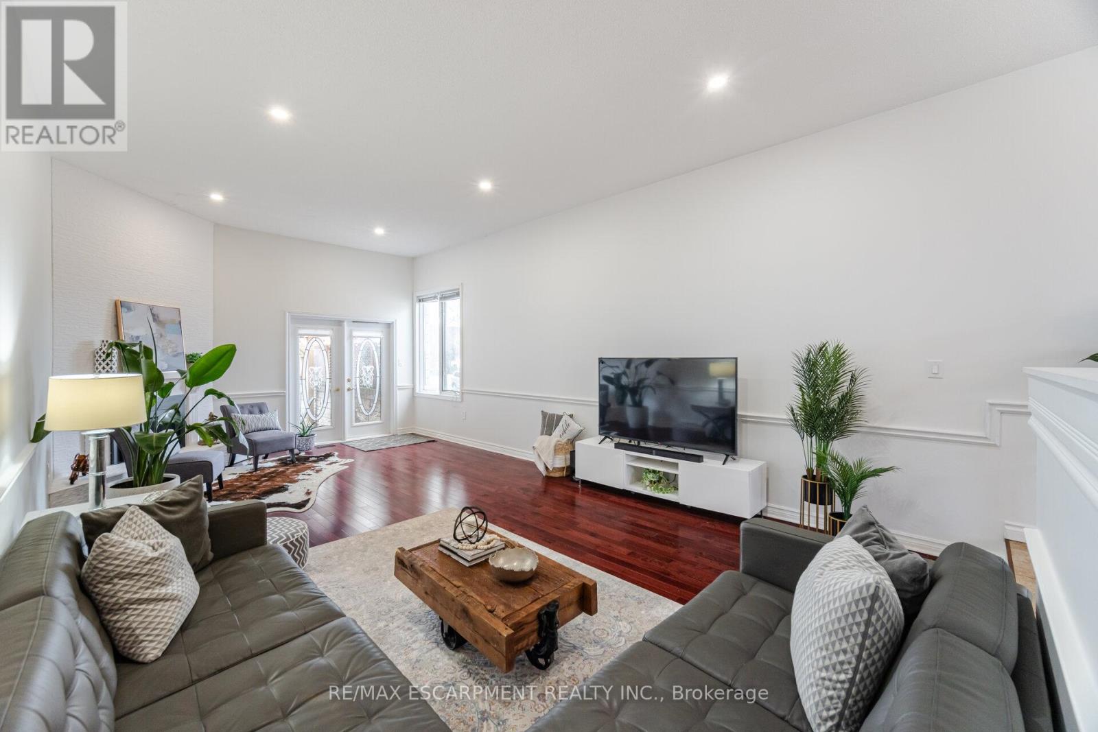 Photo 13 of 31 Ingrid Court, Hamilton ON