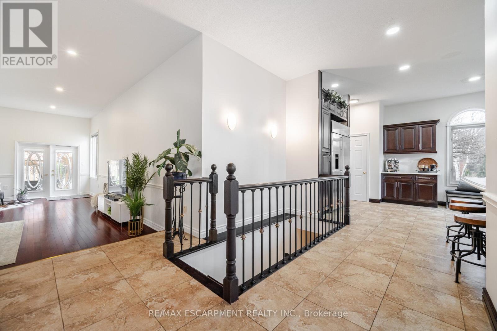 Photo 24 of 31 Ingrid Court, Hamilton ON