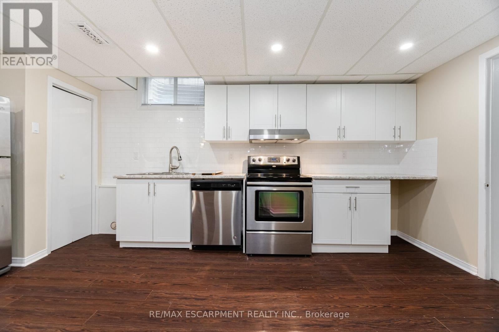 Photo 35 of 31 Ingrid Court, Hamilton ON
