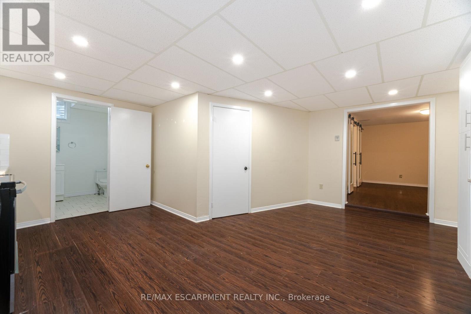 Photo 36 of 31 Ingrid Court, Hamilton ON